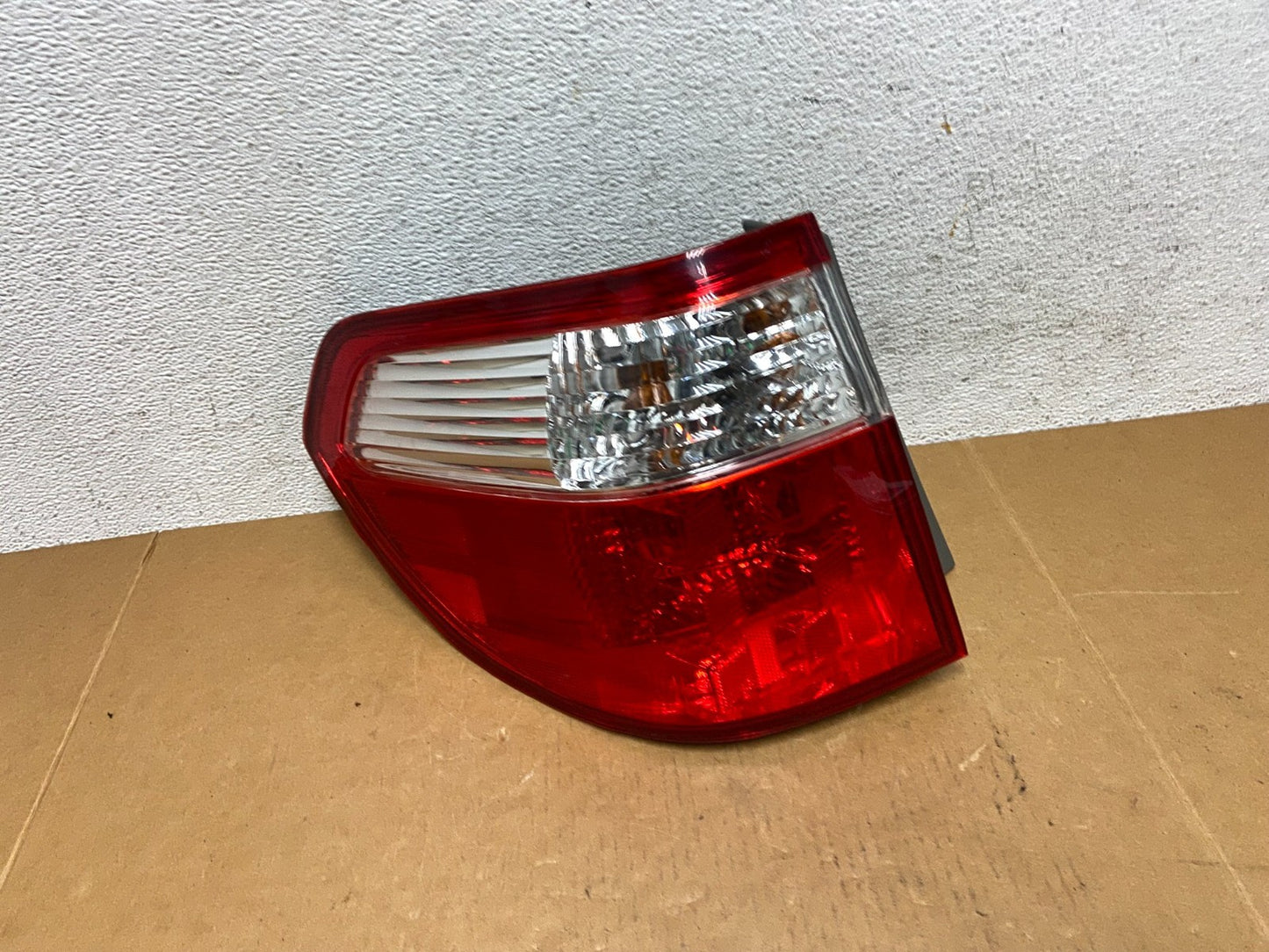 2005 2006 2007 Honda Odyssey Left Driver LH Side Tail Light AD8974 DW0