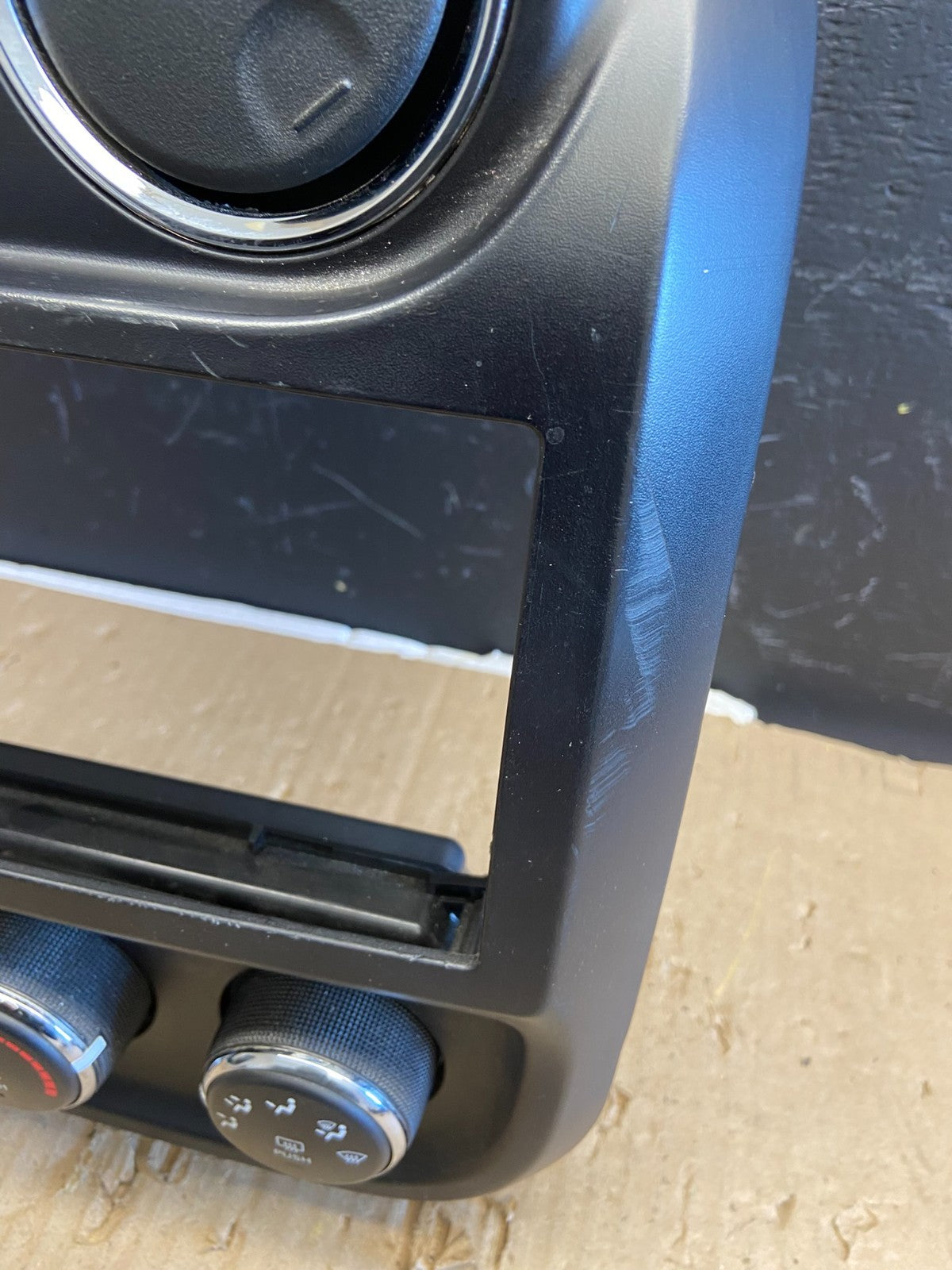 2011 to 2017 Jeep Compass Dash Climate Temperature Control Radio Bezel ab8626 DG3