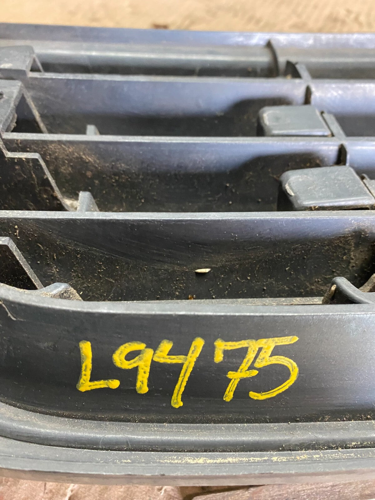 1996 to 1997 Mazda MPV Front Grill Grille L947510