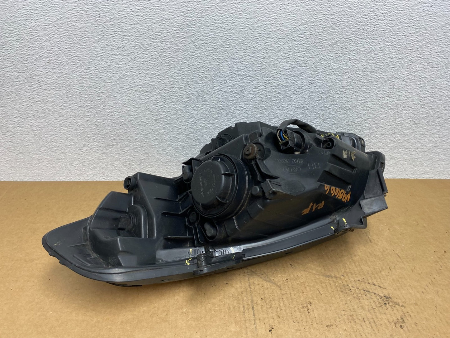 2010 - 2011 Kia Soul Right Passenger RH Headlight Halogen Oem AC1842 DW8