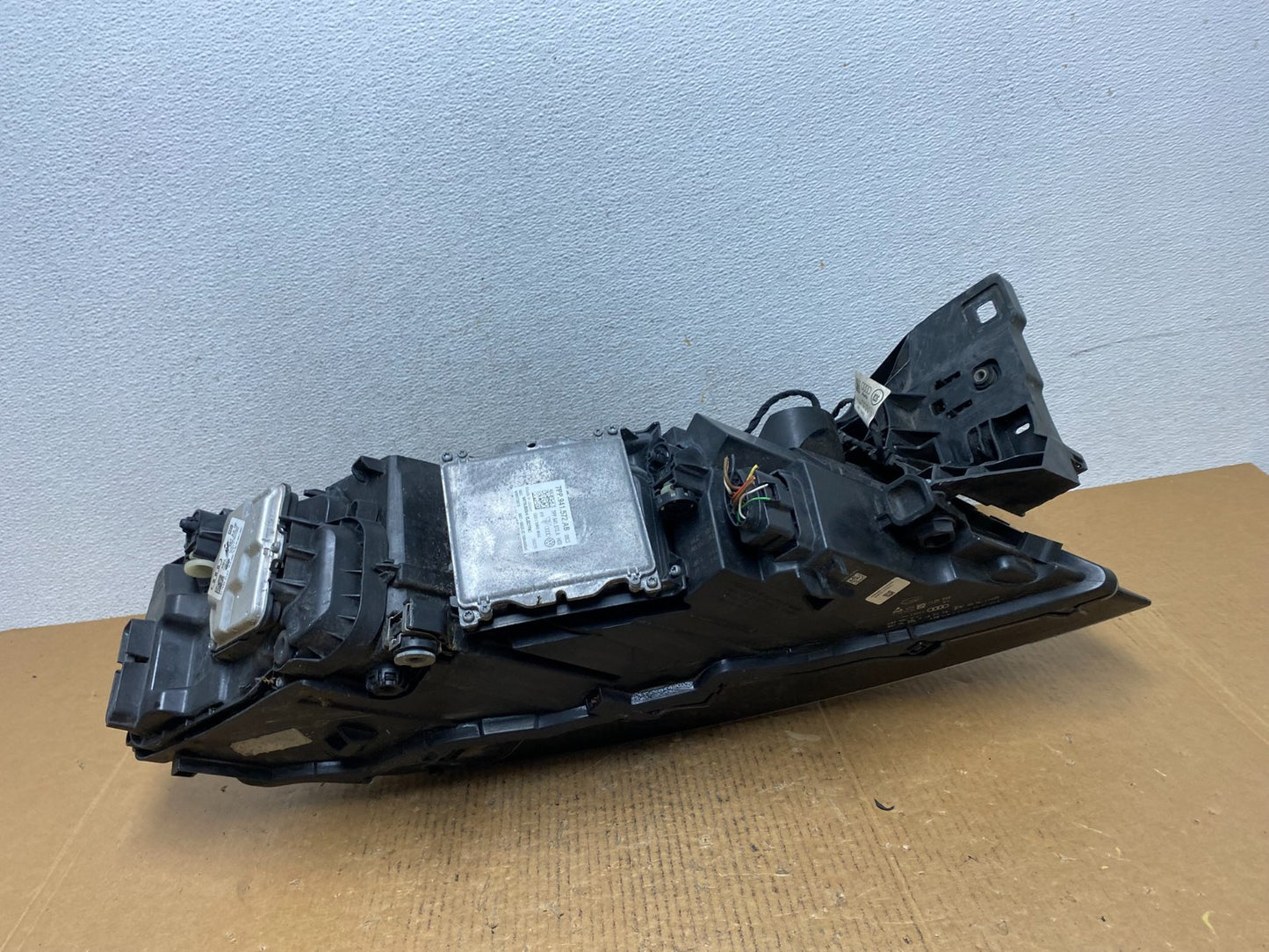 Complete! 2017 to 2019 Audi Q7 Right Passenger Side Headlight AE12175