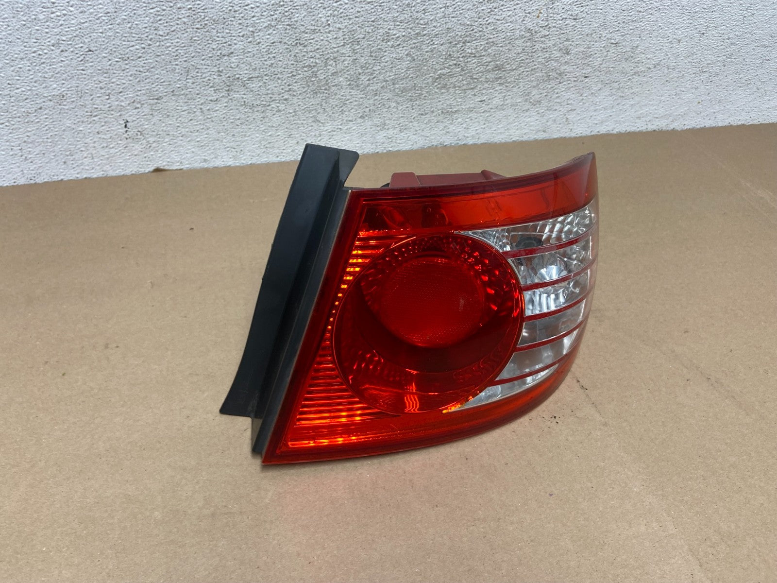 2004 to 2006 Hyundai Elantra Hatchback Right Passenger Side Tail Light AG4518 GD2