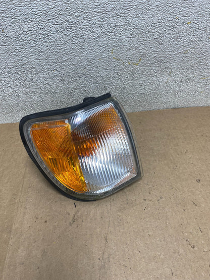 1999 to 2004 Nissan Pathfinder Passenger Corner Park Light Turn Signal W8589 DW2