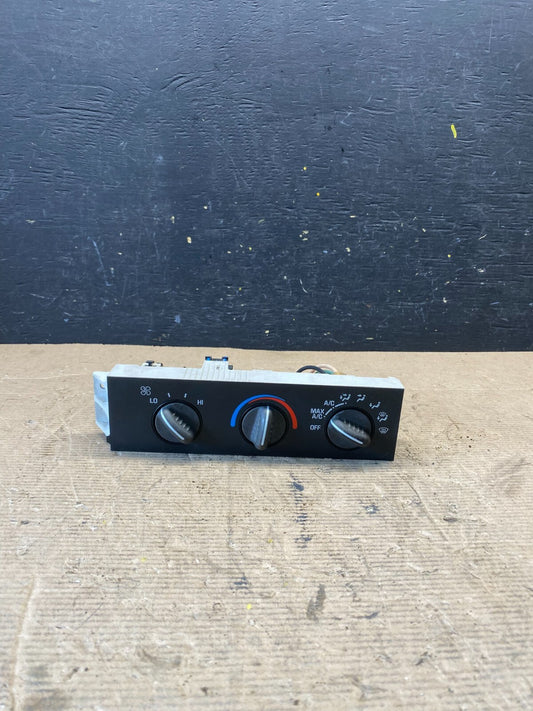 2001 - 2007 GMC Chevrolet Express 1500 Climate Control A/C N9565 DG0