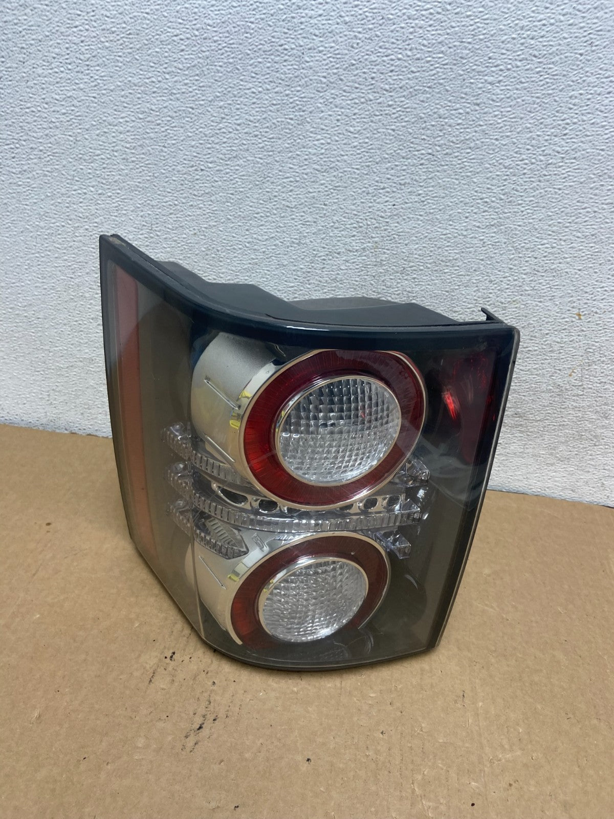 2010 to 2012 Land Rover Range Rover Right Passenger RH Side Tail Light AG2016 DG0
