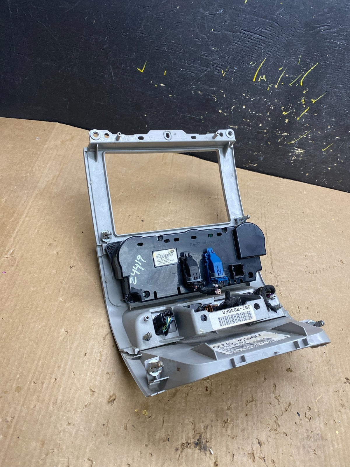 2009 to 2012 Ford Escape Ac Heater Climate Radio CD Player Control Oem z4419  DG4