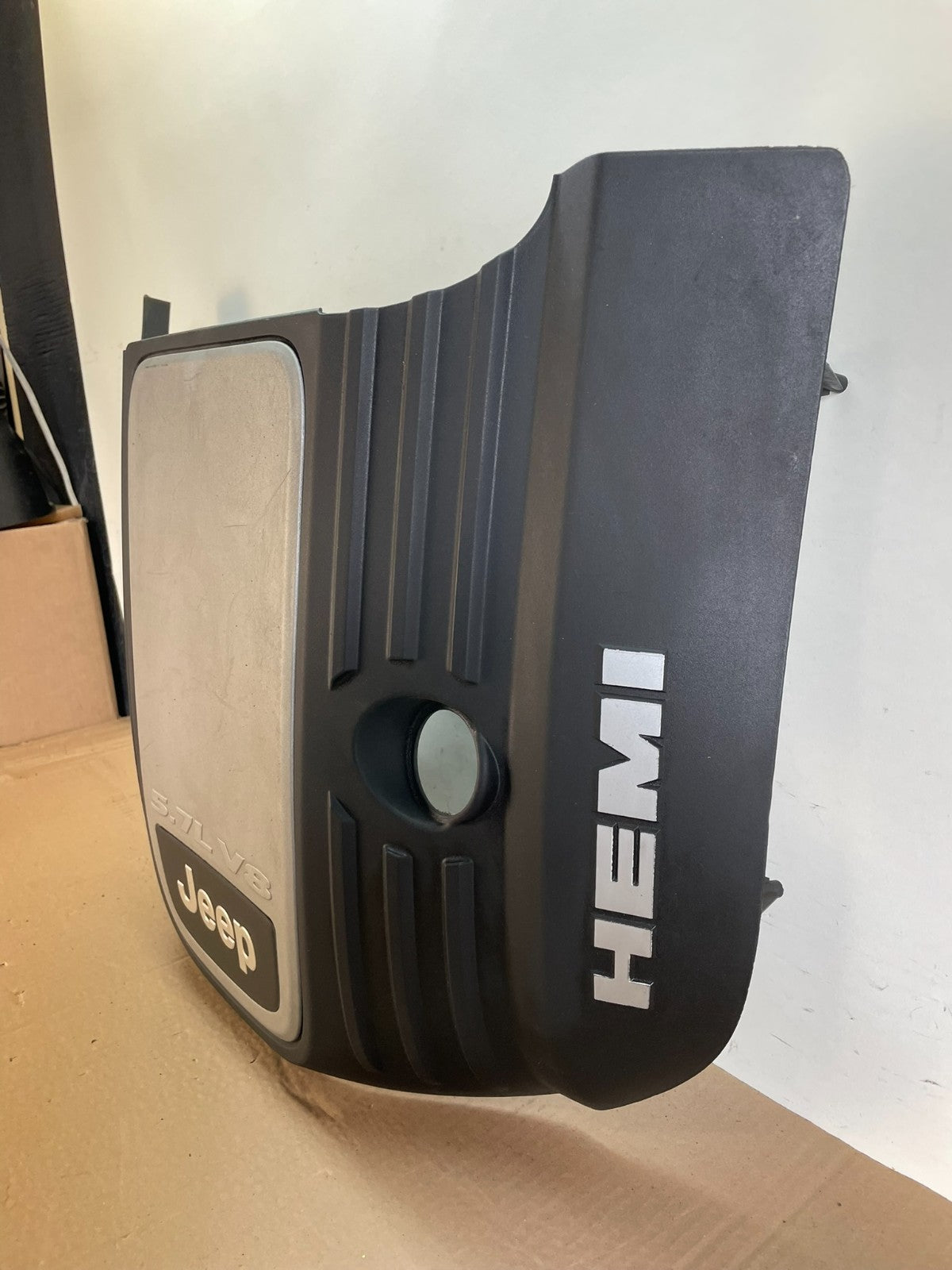 2005 to 2010 Jeep Grand Cherokee 5.7L Hemi Engine Cover Plastic Shield AH6486 DG1