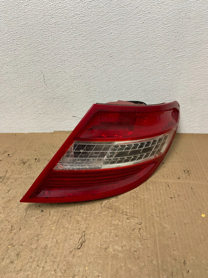 2008 - 2011 Mercedes C-Class Right Passenger RH LED Tail Light OEM AC0265 DW0