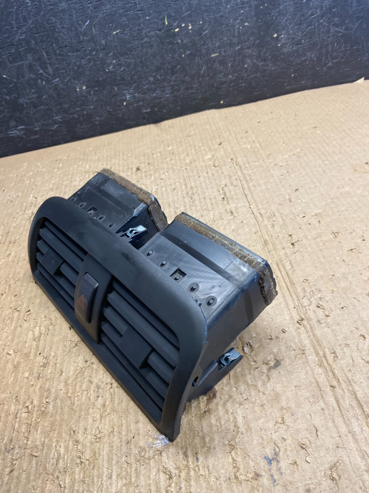 2000 to 2004 Toyota Avalon Center Console Dashboard Air Vent AF1719 DG2