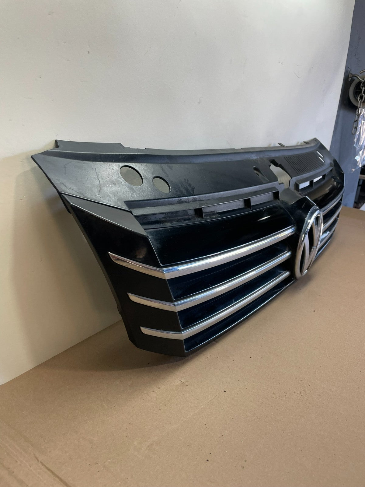2016 to 2018 Volkswagen Passat Front Upper Grill Grille AI0641 DG2