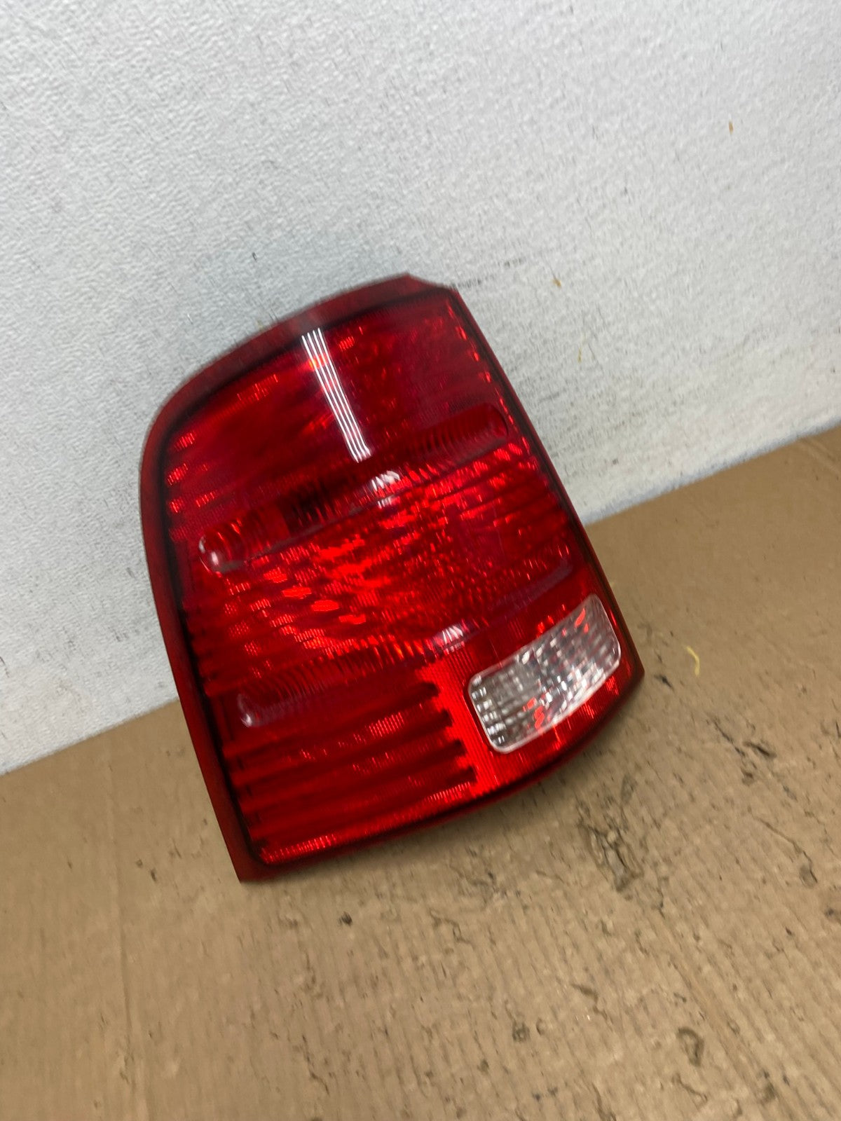 2002 to 2005 Ford Explorer Left Driver Lh Side Tail light AD2485 LK2