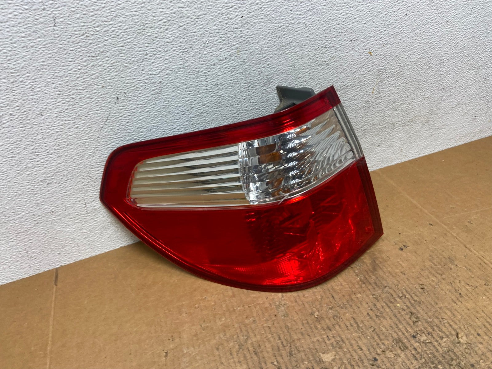 2005 2006 2007 Honda Odyssey Left Driver LH Side Tail Light AE2618 LK2