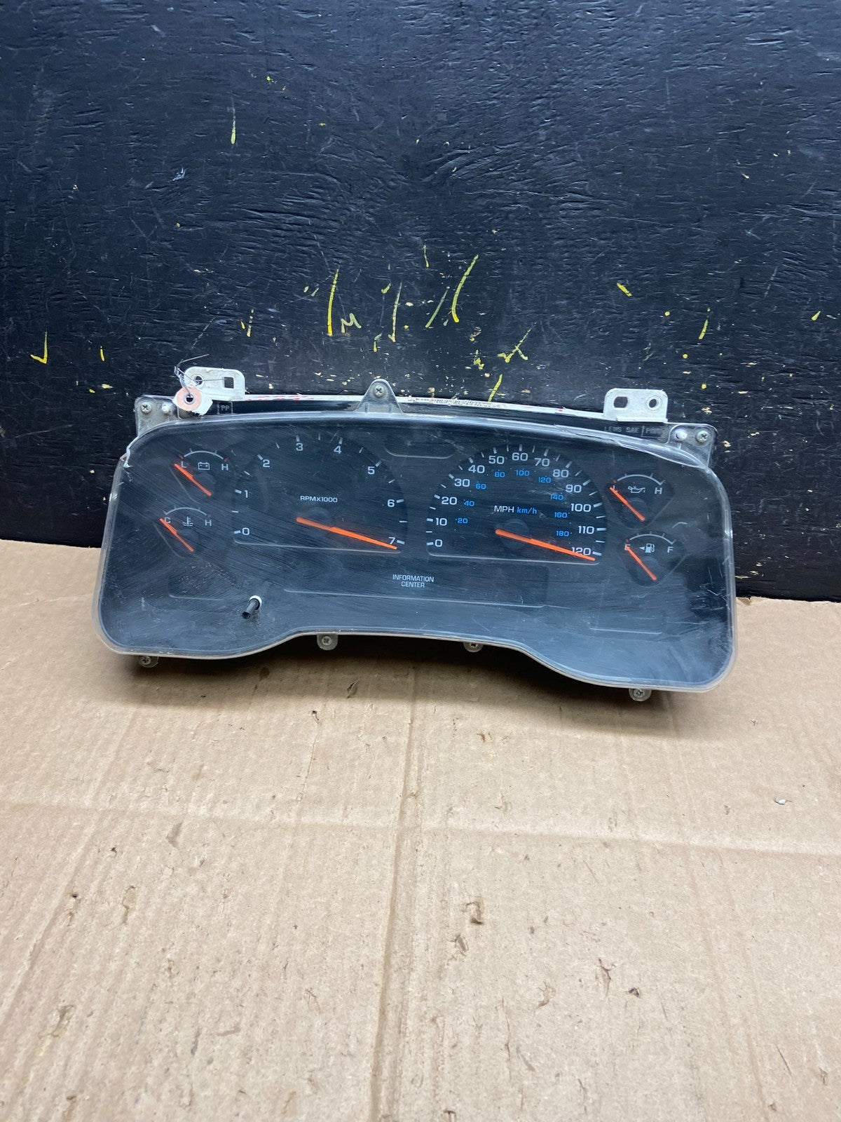 2001 2002 2003 Dodge Durango Speedometer Instrument Cluster Gauge aa8103 DG0