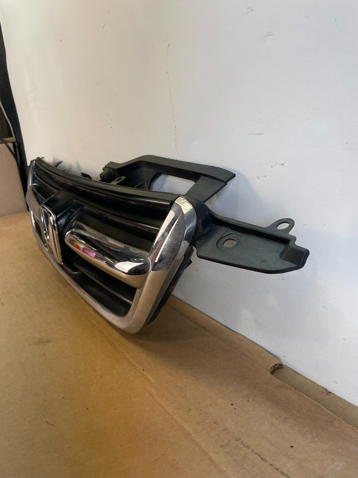 2002 to 2004 Honda CR-V CRV Front Upper Grille Grill Chrome AG0859 DG1