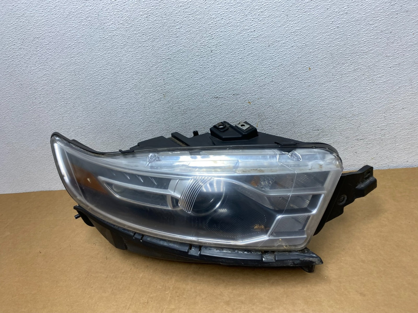 2013 to 2019 Ford Taurus Right Passenger RH Side Headlight Halogen AD4458 DW1