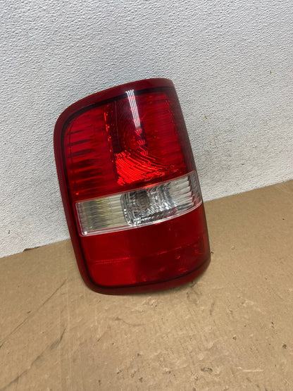 2004 to 2008 Ford F150 F-150 Left Driver LH Side Tail Light AG0470 LK2