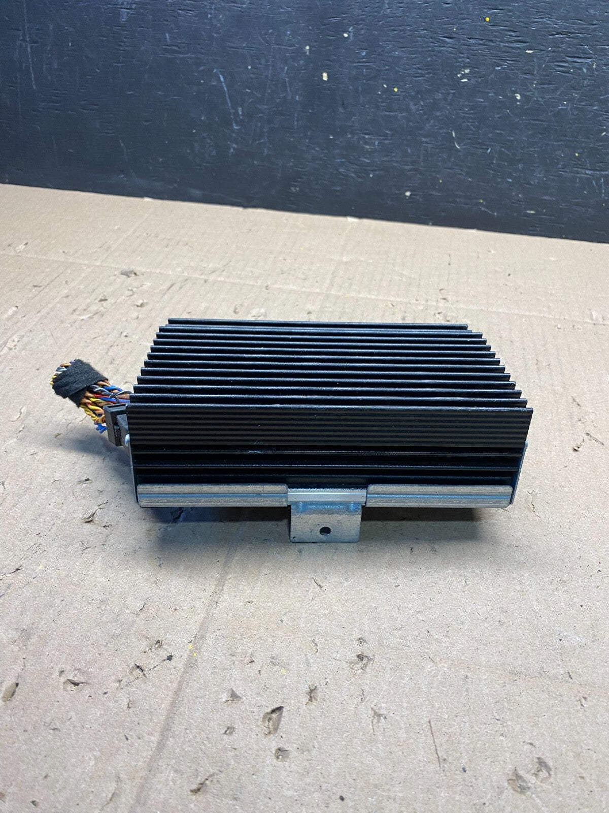 2007-2010 BMW X5 Top HiFi Lear Radio Audio Amplifier Amp M1303 DG3