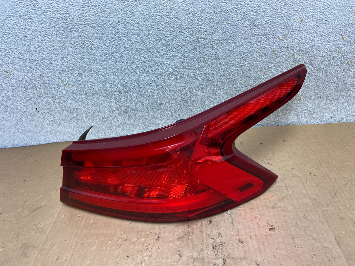 2016 2017 2018 Nissan Maxima Right Passenger RH Tail Light AI9170 LK0