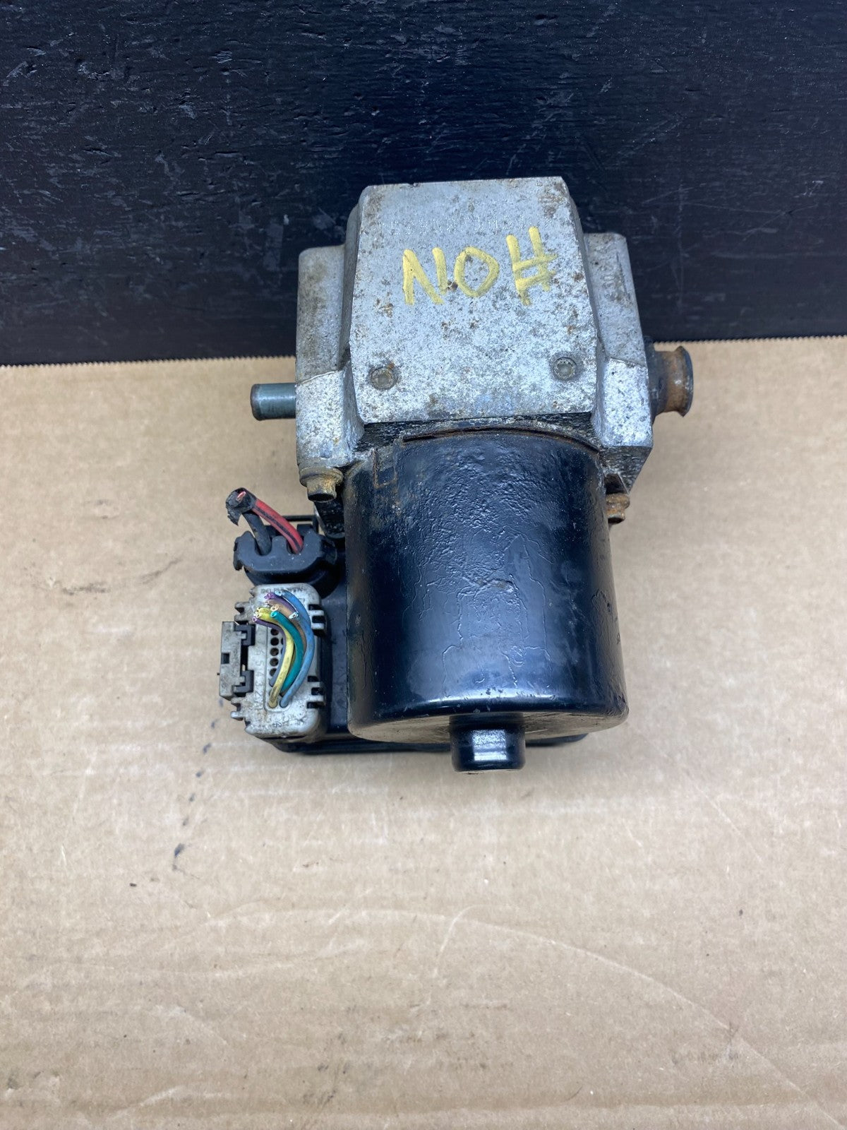2003 - 2005 Chevrolet Silverado GMC Sierra ABS Anti-Lock Brake Module AC79790
