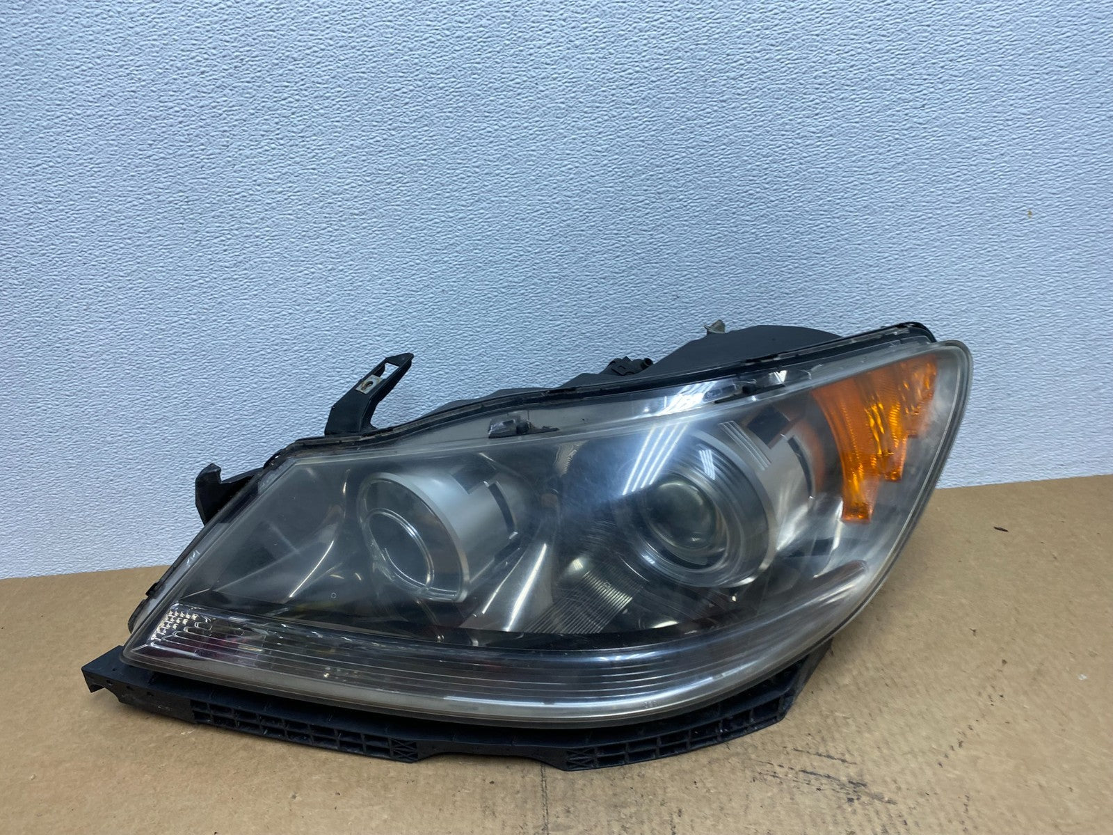 2005 to 2008 Acura RL Left Driver LH Side XENON HID Headlight OEM AC3249 DW0