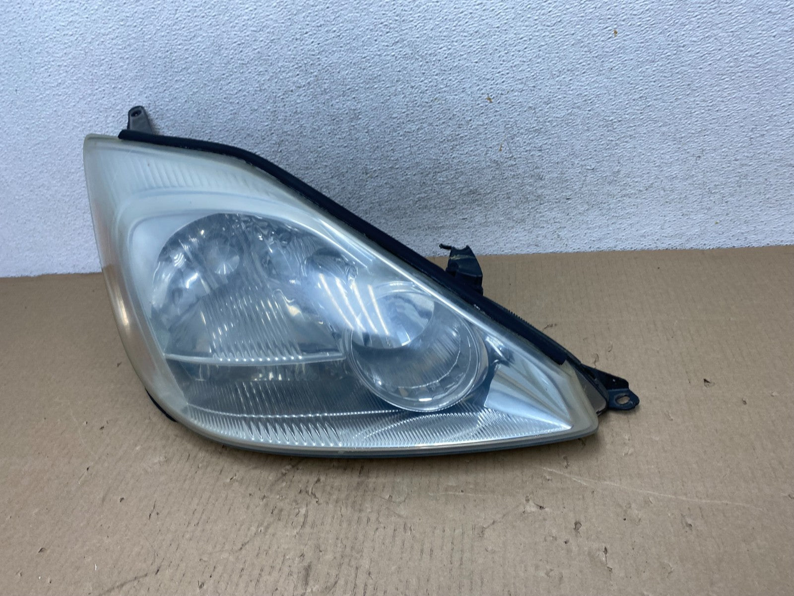 2004-2005 Toyota Sienna Right Passenger Halogen Headlight AG5928 DW1