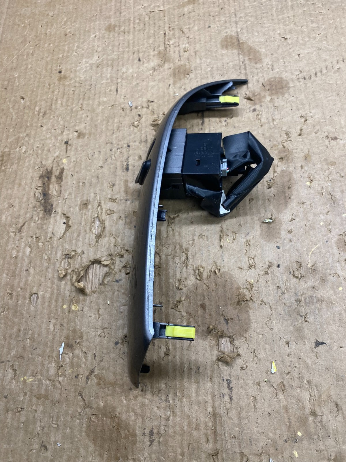 2004 to 2010 Toyota Sienna Right Side Radio Switches Bezel Trim z7345 DG1