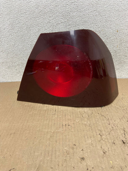 2000 to 2005 Chevrolet Impala Right Passenger Rh Side Tail Light AG8037 LK0