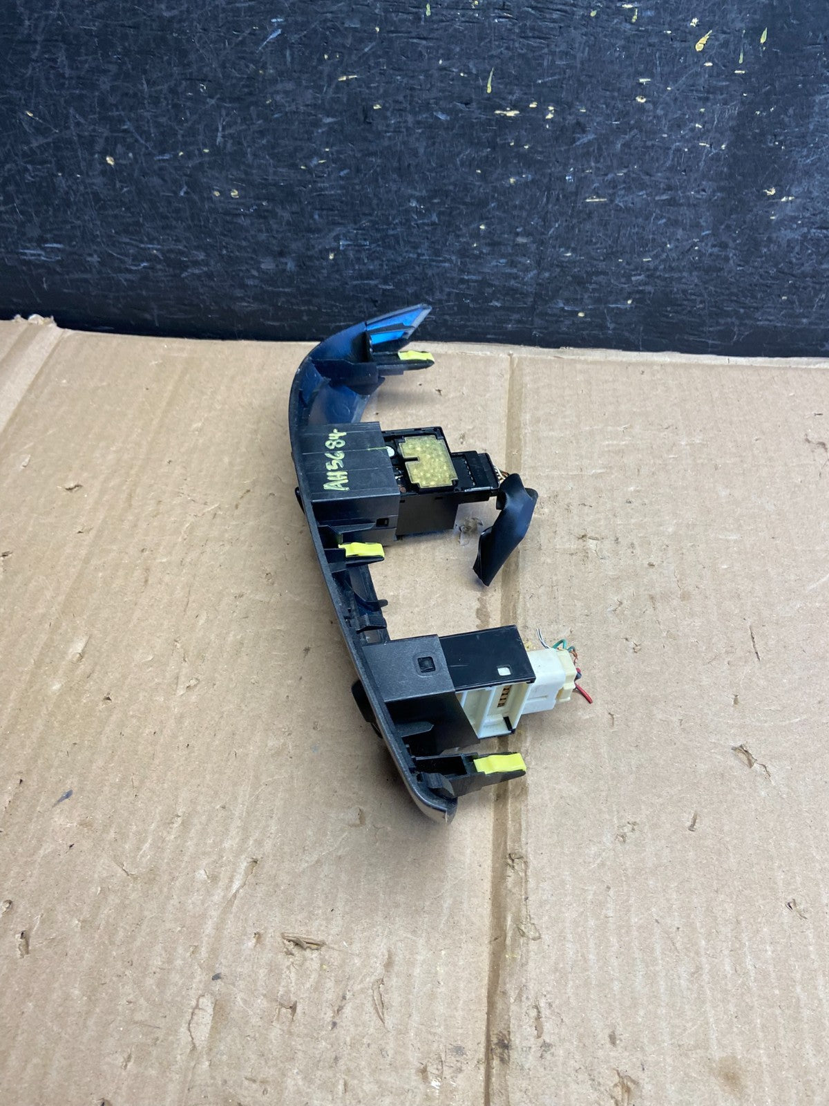 2004 to 2010 Toyota Sienna Left Side Climate Switches Bezel Trim AH5684 DG2