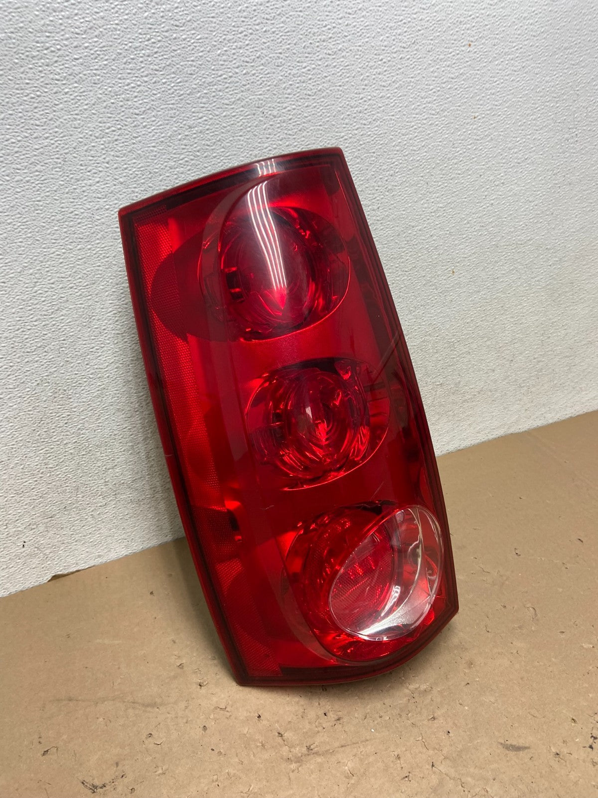 2007 to 2011 GMC Yukon Left Driver LH Side Tail Light AG43132