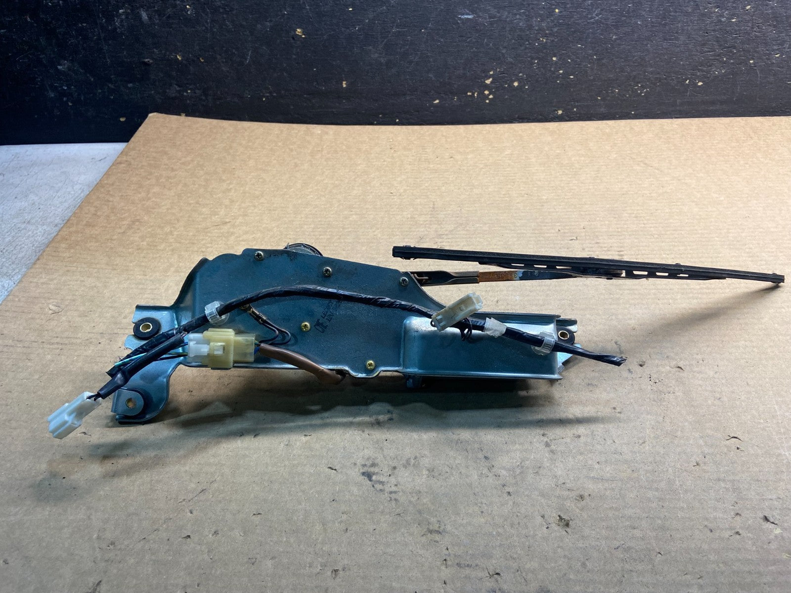 2000 to 2004 Subaru Legacy Wagon Rear  Windshield Wiper Motor AA06591