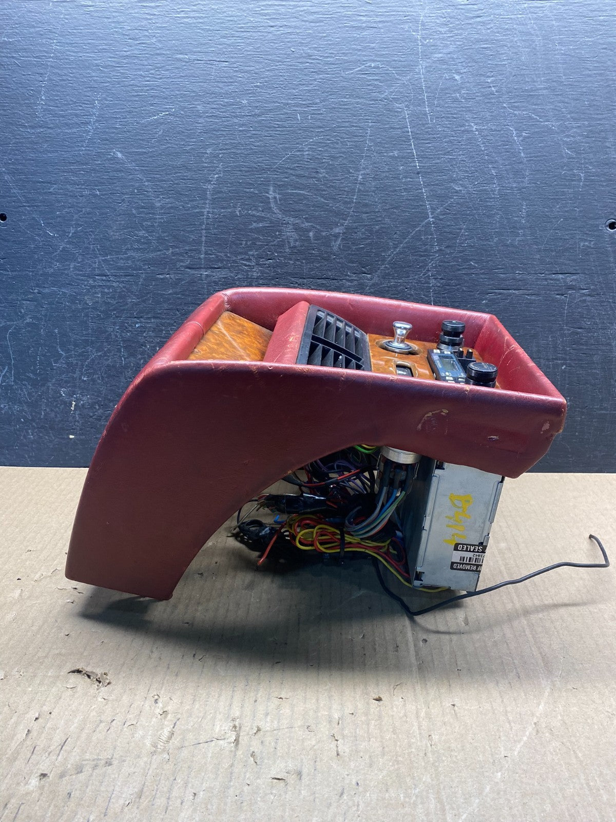 1982 to 1992 Rolls Royce Silver Radio Unit Console AG39841