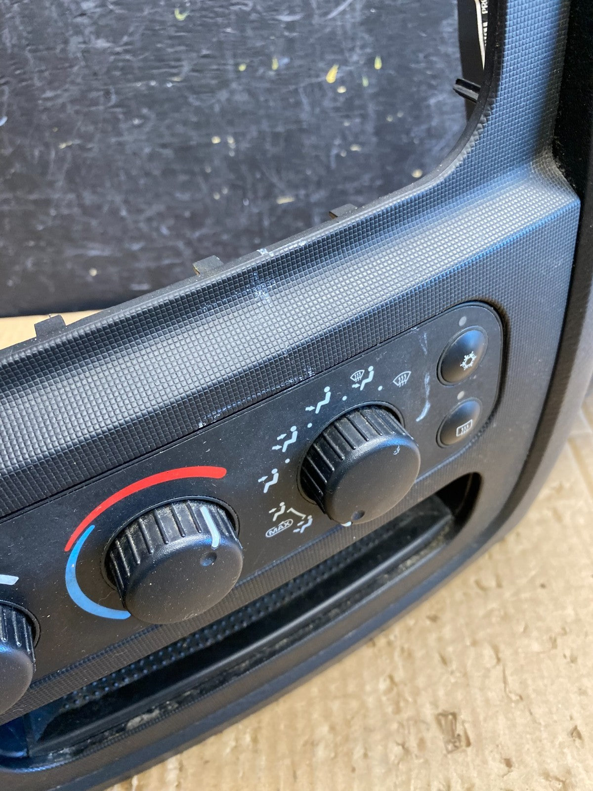 2002 to 2005 Dodge Ram Radio Climate Control Dash Air Vent Bezel Trim AD1921 DG1