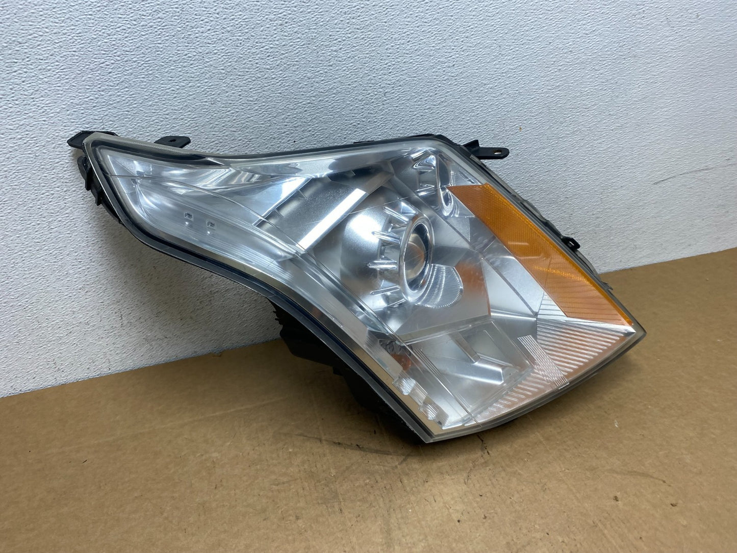 Halogen 2010 to 2016 Cadillac SRX Right Passegner Side Headlight AD6066 DW2