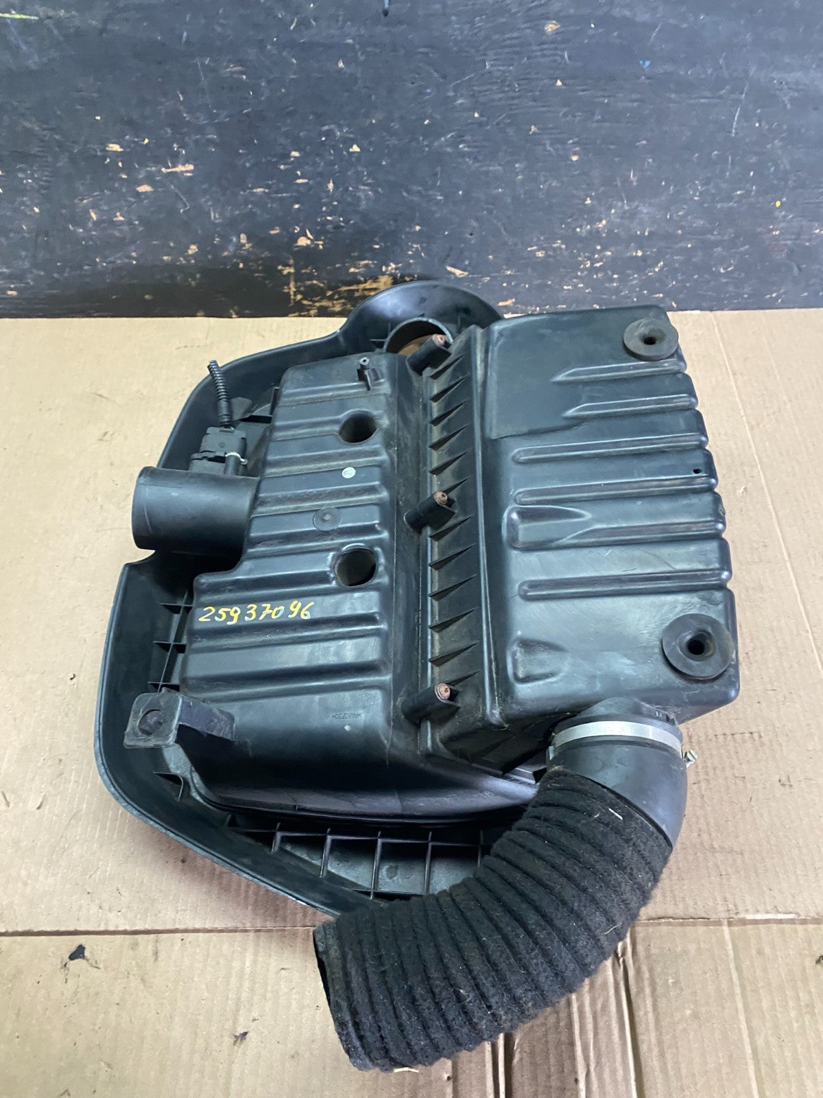 2006 to 2011 Chevrolet HHR Engine Motor Cover Shield S9785 DG7
