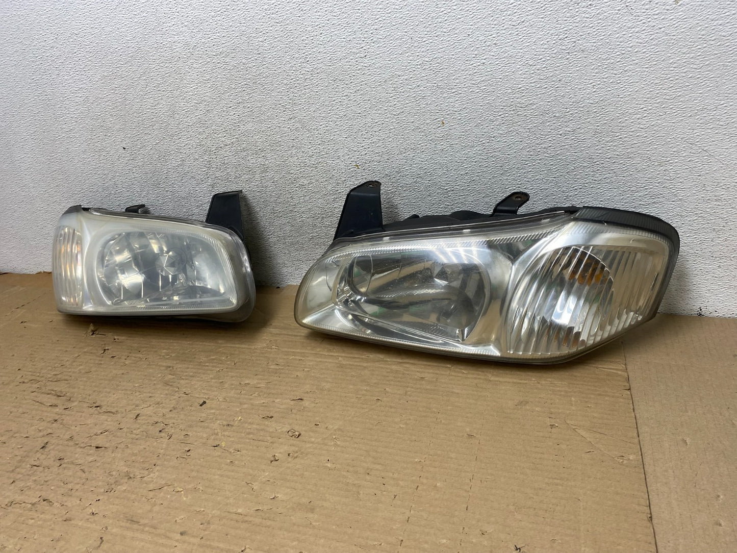 2000 to 2001 Nissan Maxima Left + Right Set Halogen Headlights AG8322 DW2