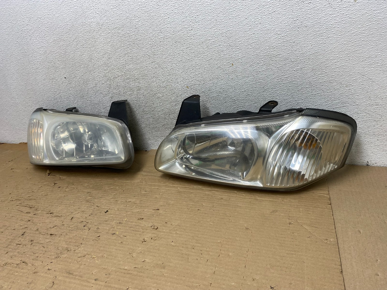 2000 to 2001 Nissan Maxima Left + Right Set Halogen Headlights AG8322 DW2