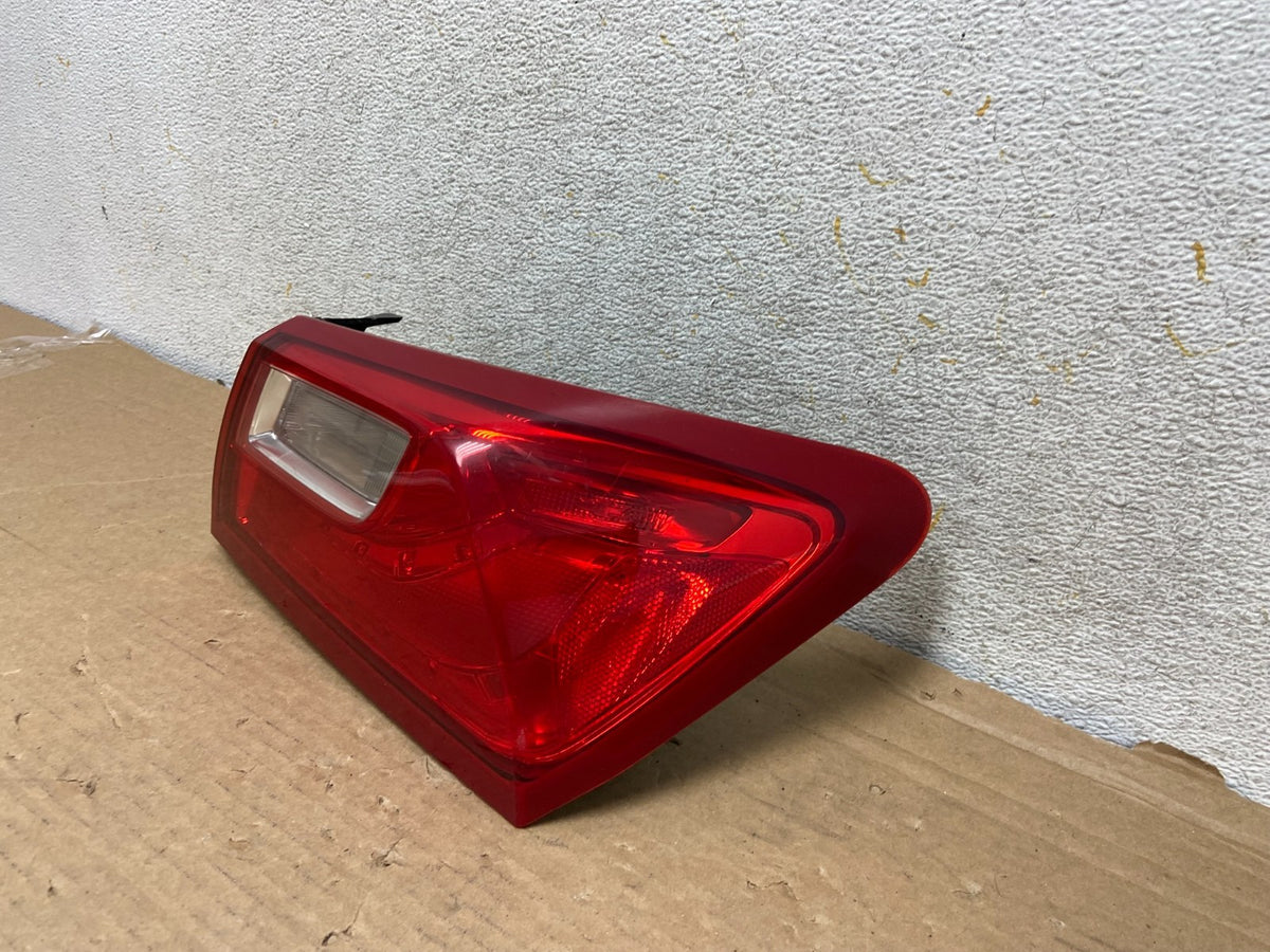 2016 - 2020 Chevrolet Malibu Right Passenger RH Side Tail Light AH8448 DW2