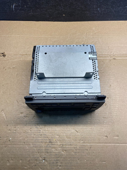 2006 - 2011 Lincoln Town Car AM/FM Radio CD Player AD6561 DG3