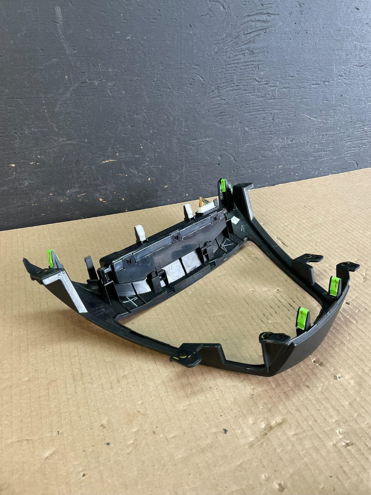 2011-2013 Hyundai Elantra Dash Radio Bezel Clock Display Trim ae3451 DG3