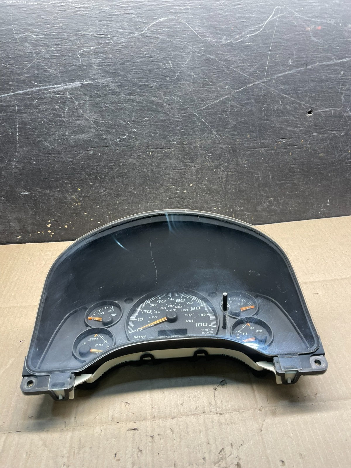 2004 to 2007 Chevrolet Express Speedometer Cluster Gauge OEM X8426 DG3