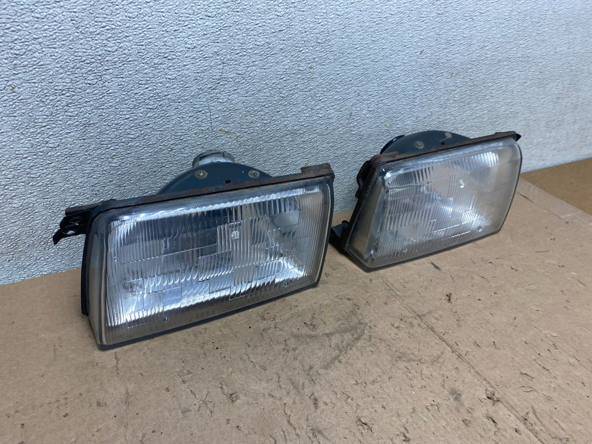 1986 to 1988 Mitsubishi Tredia Left+Right Set Side Headlights S4152 PS2