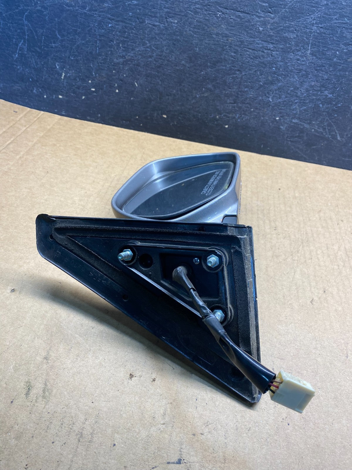 2004 to 2006 Scion XB Right Passenger Side View Door Mirror AH7136 DW4