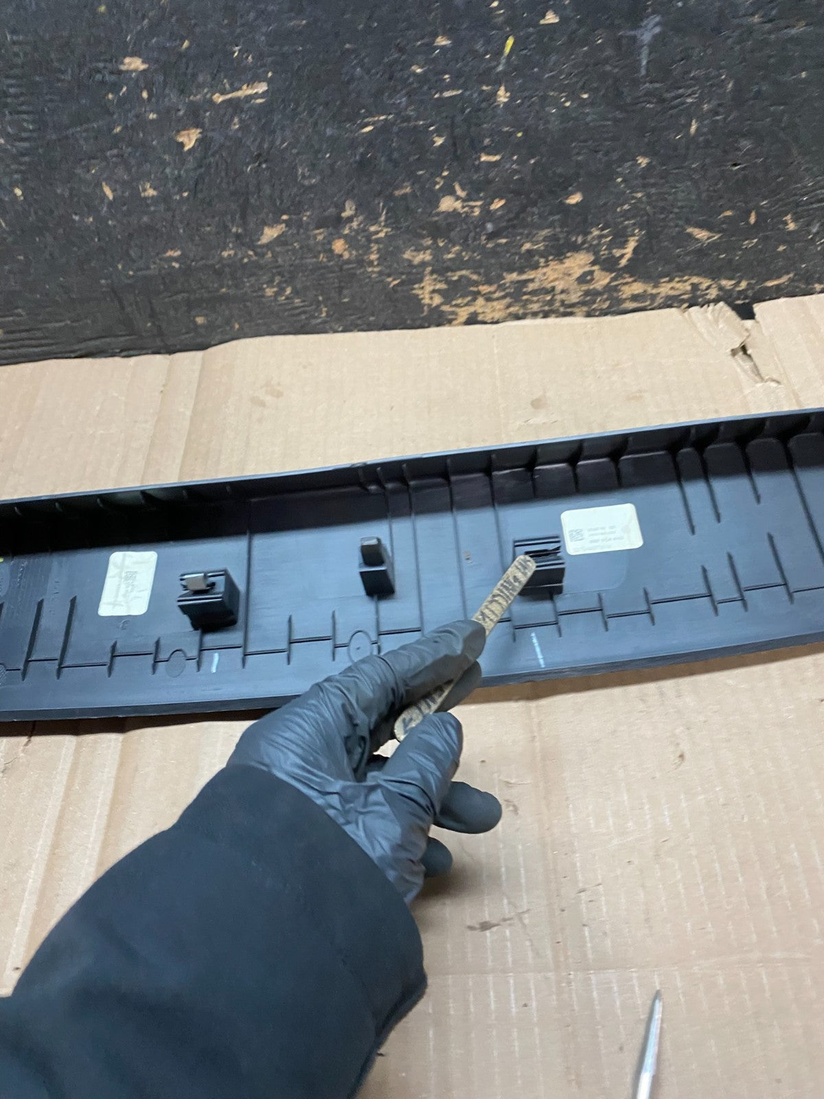 2018-2022 Volkswagen Atlas OEM Upper Liftgate Trim Cover W4712 DG7