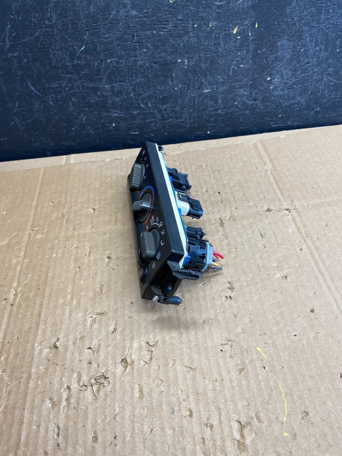1999 to 2002 Chevrolet Silverado HVAC Heater Climate Control Module AD2333 DG2