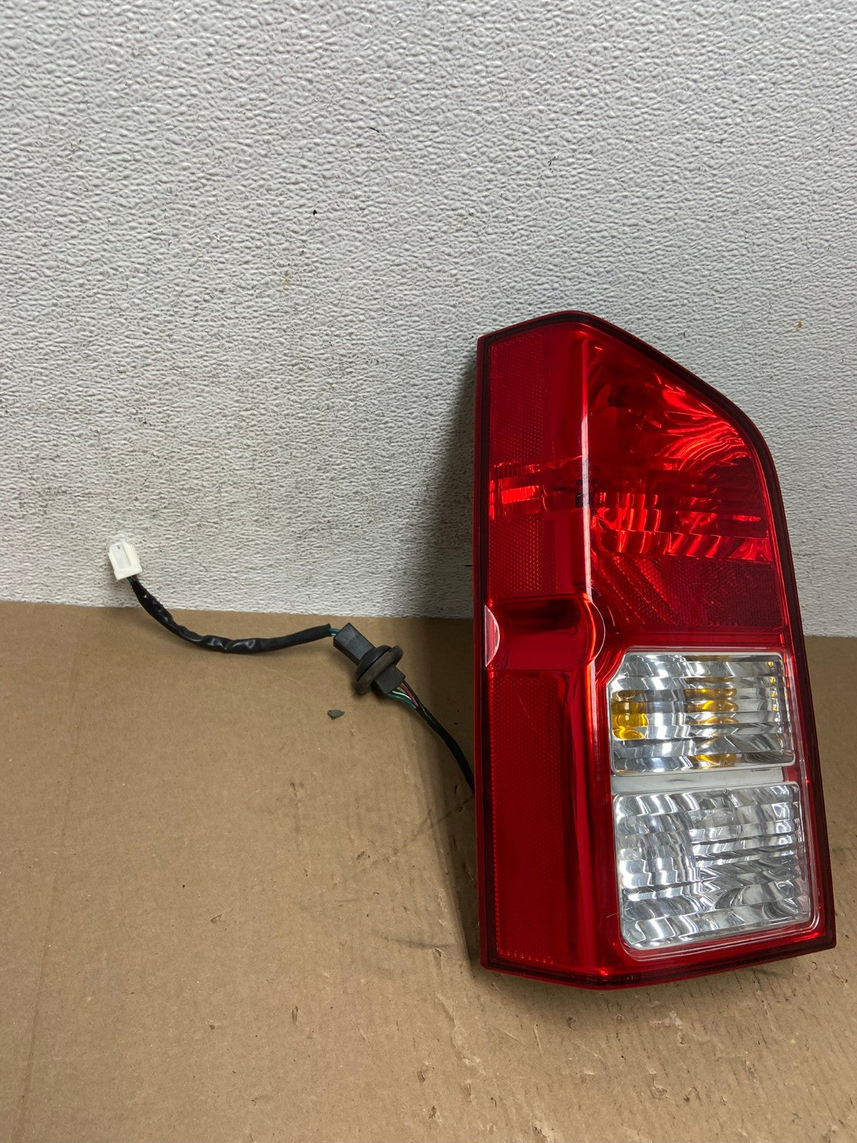 2005 to 2012 Nissan Pathfinder Tail light Left Driver Lh Side AD7707 LK2