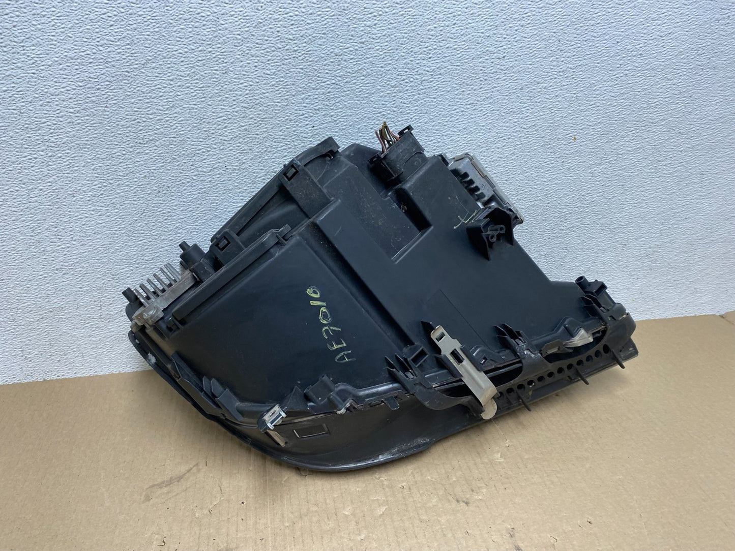 2009-2012 BMW 7-Series 740i 750i Left Driver LH Xenon HID Headlight AE70108