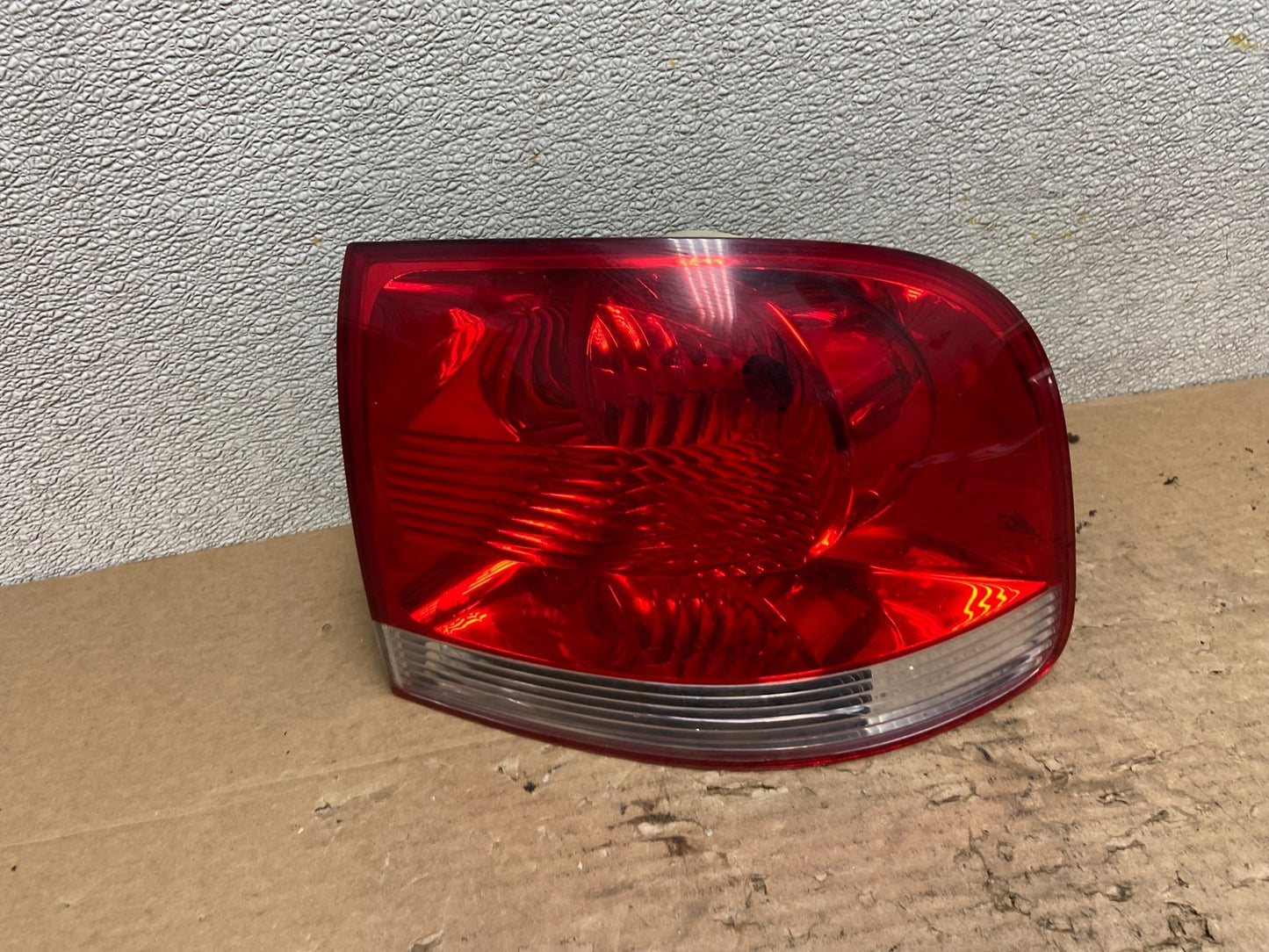 2004-2007 Volkswagen Touareg Right Passenger Side Rh Tail Light Oem AB4969 LK0