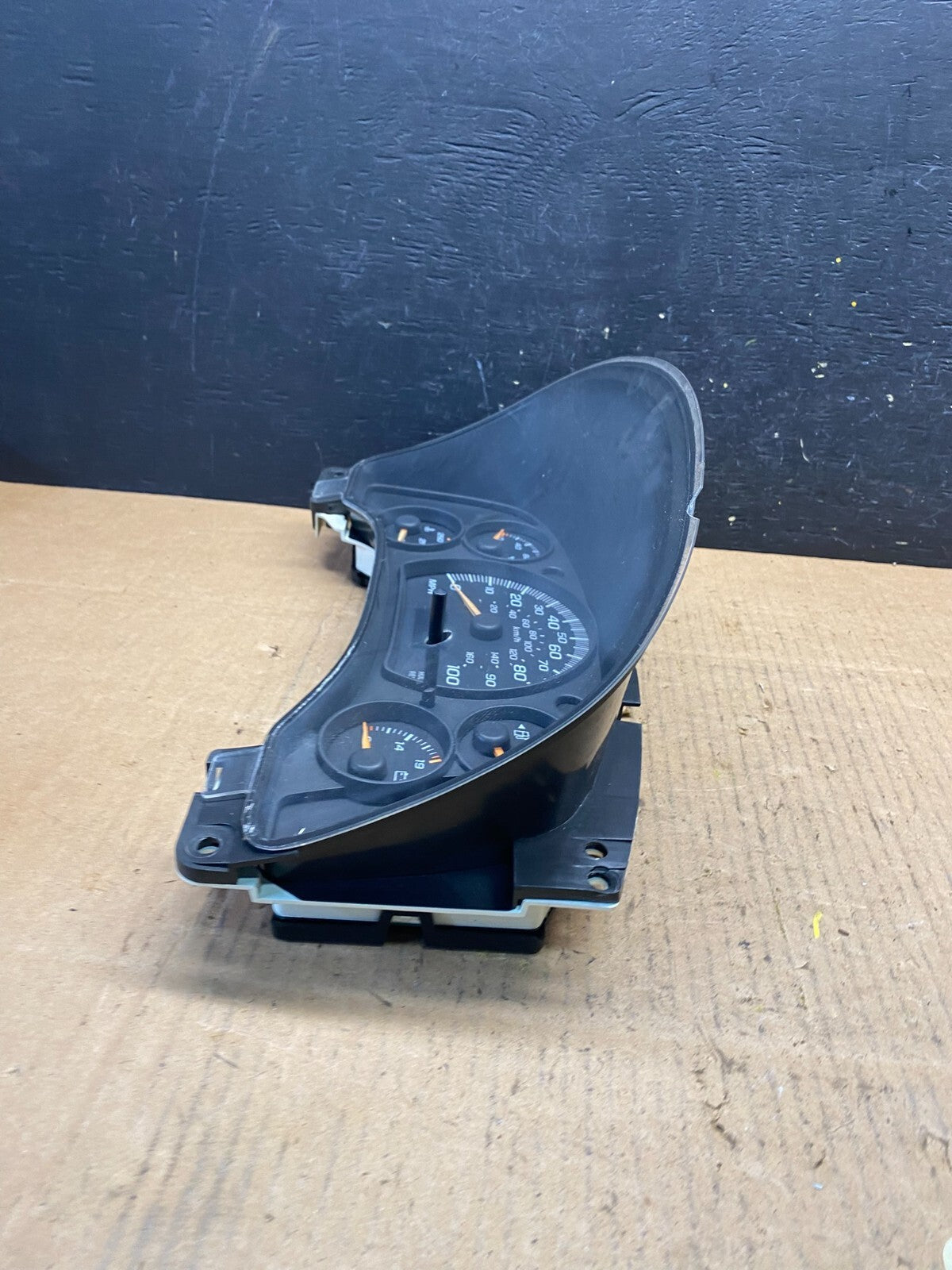 2004 to 2007 Chevrolet Express Speedometer Cluster Gauge N5186 PS2