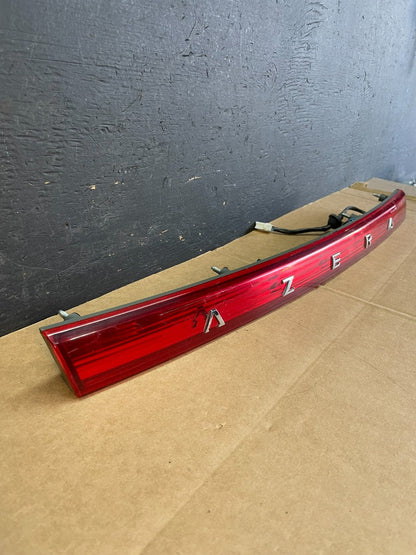 2006 to 2009 Hyundai Azera Trunk Center Tail Light License W/Emblem AE0853 DG2