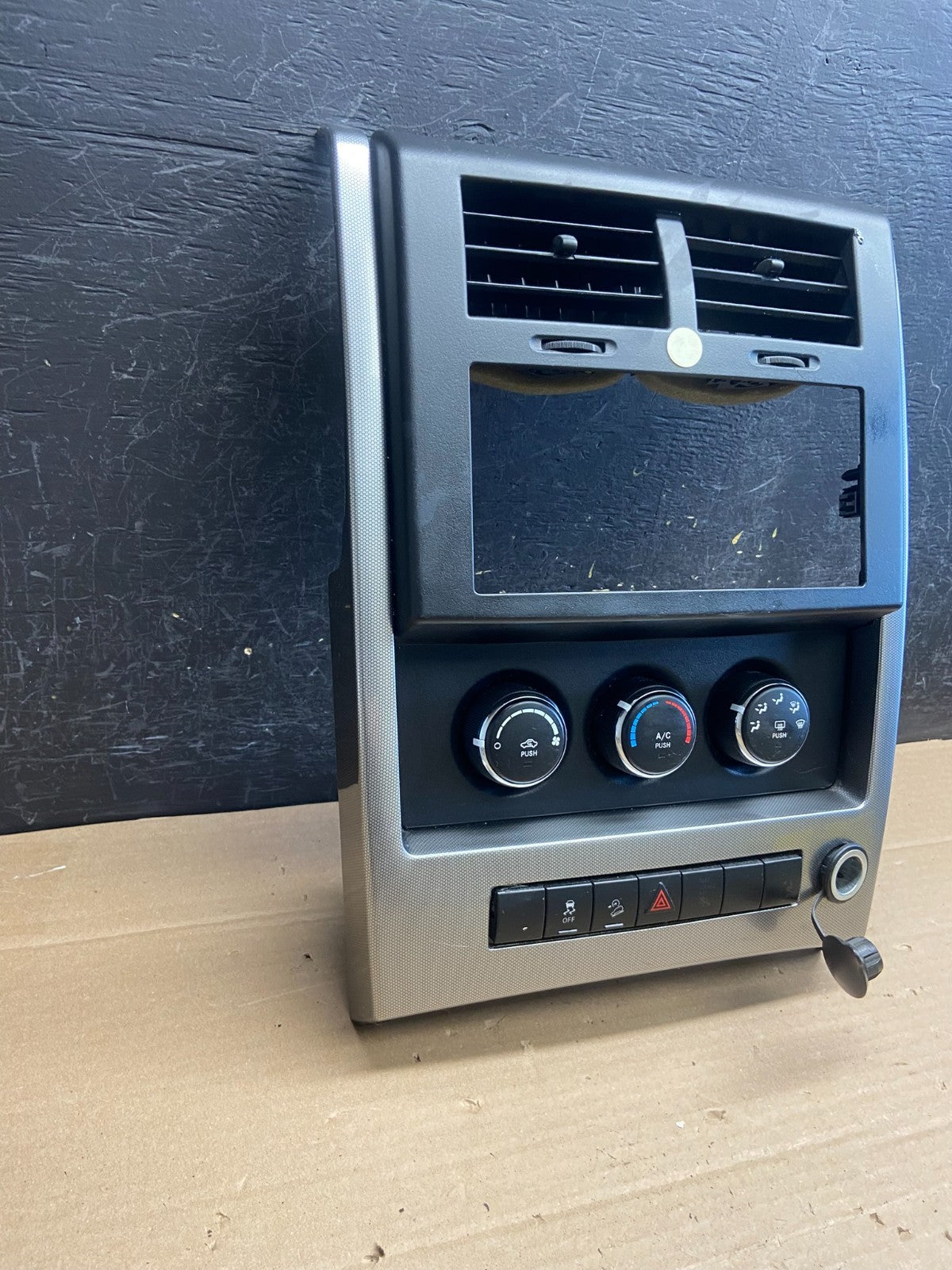2008 to 2012 Jeep Liberty Dash Climate Temperature Control Radio Bezel AG5157 DG2